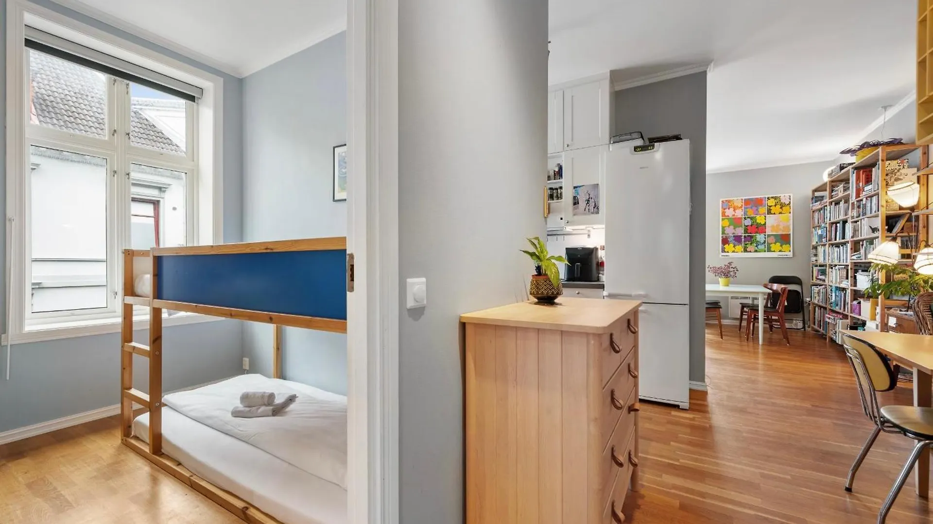 Centrally Located Apartment With Balcony Bergen