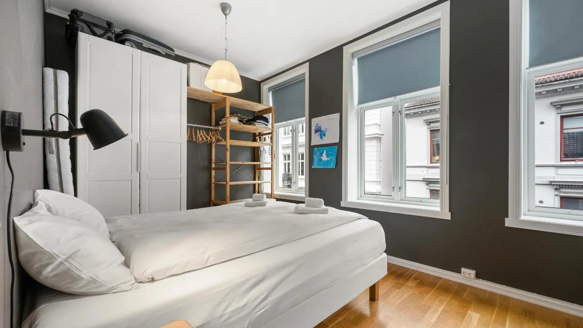 Centrally Located Apartment With Balcony Bergen